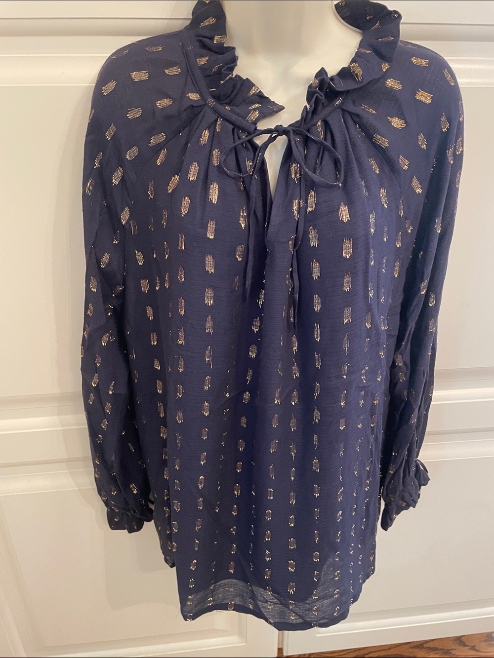 Rungolee navy metallic tie front blouse sz L
